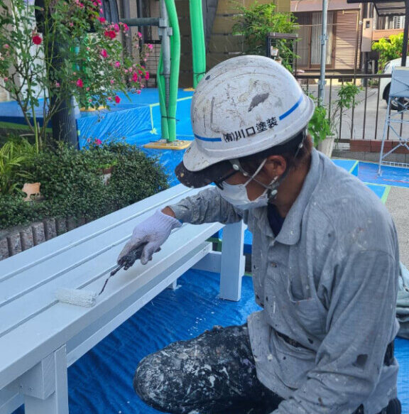 木製ベンチ下塗り