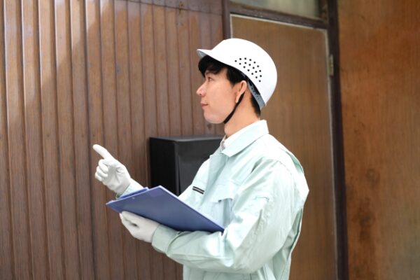 木部点検している写真