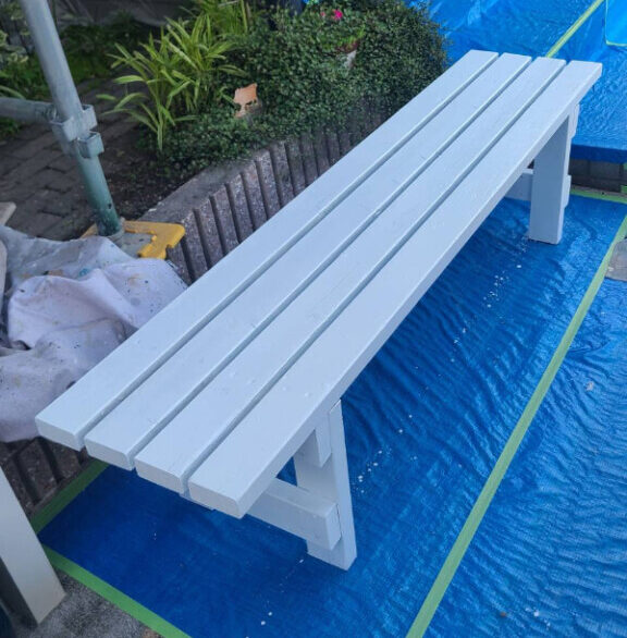 木製ベンチ下塗り完成